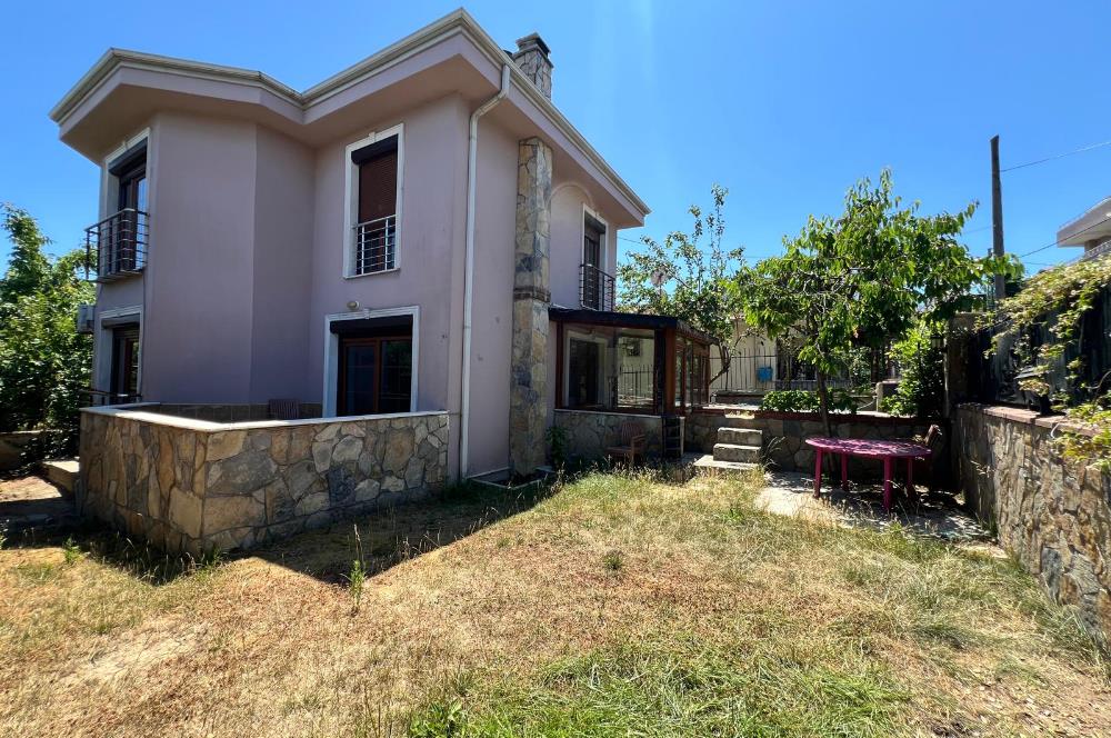 Kilyos Merkez'de Köşe Konumda Tam Müstakil 6+1 Satılık Villa