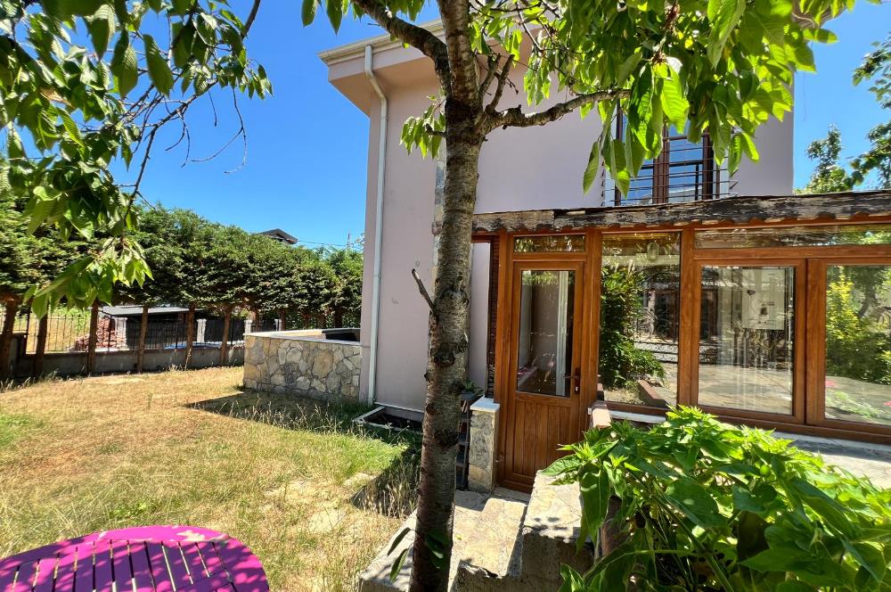 Kilyos Merkez'de Köşe Konumda Tam Müstakil 6+1 Satılık Villa