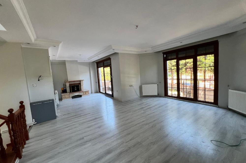 Kilyos Merkez'de Köşe Konumda Tam Müstakil 6+1 Satılık Villa