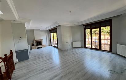 Kilyos Merkez'de Köşe Konumda Tam Müstakil 6+1 Satılık Villa