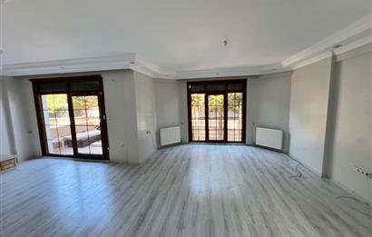 Kilyos Merkez'de Köşe Konumda Tam Müstakil 6+1 Satılık Villa