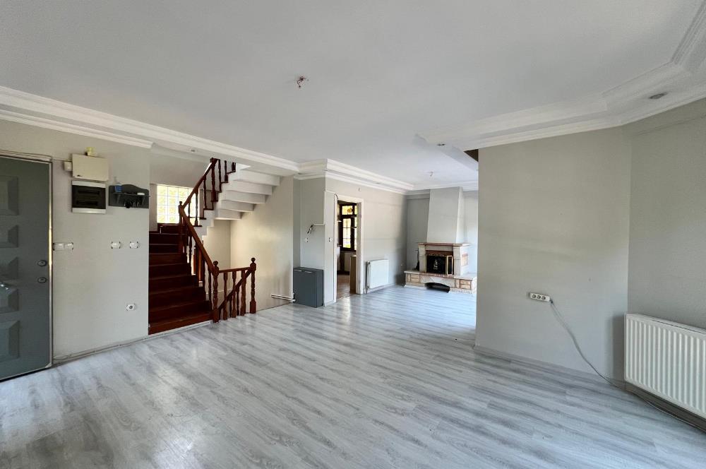 Kilyos Merkez'de Köşe Konumda Tam Müstakil 6+1 Satılık Villa