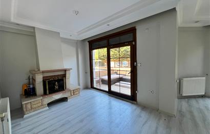 Kilyos Merkez'de Köşe Konumda Tam Müstakil 6+1 Satılık Villa