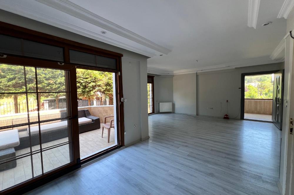 Kilyos Merkez'de Köşe Konumda Tam Müstakil 6+1 Satılık Villa