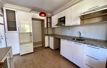 Kilyos Merkez'de Köşe Konumda Tam Müstakil 6+1 Satılık Villa
