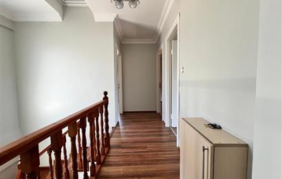 Kilyos Merkez'de Köşe Konumda Tam Müstakil 6+1 Satılık Villa