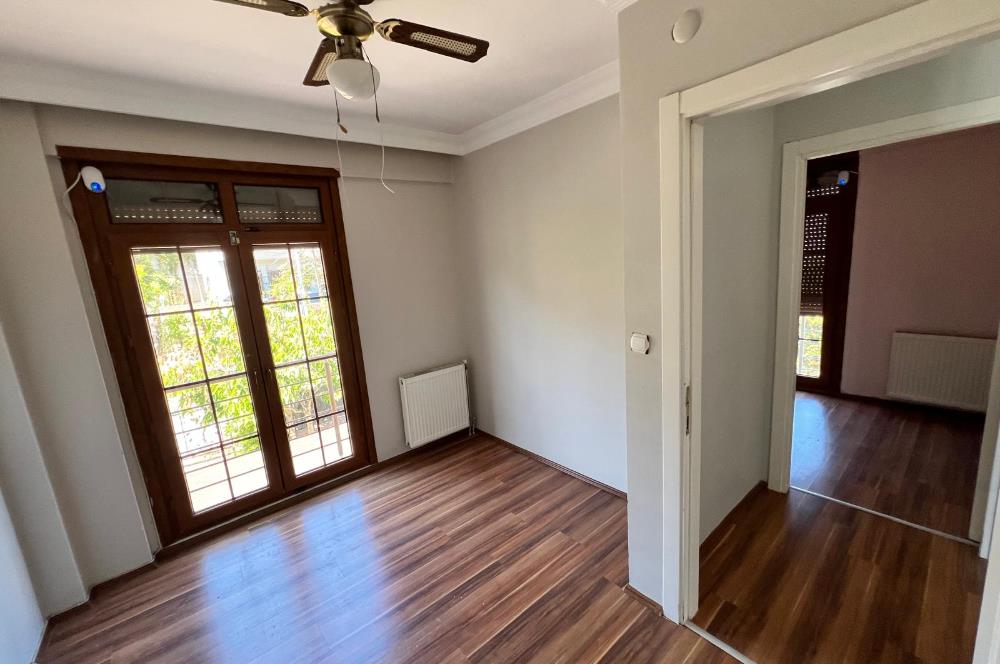 Kilyos Merkez'de Köşe Konumda Tam Müstakil 6+1 Satılık Villa
