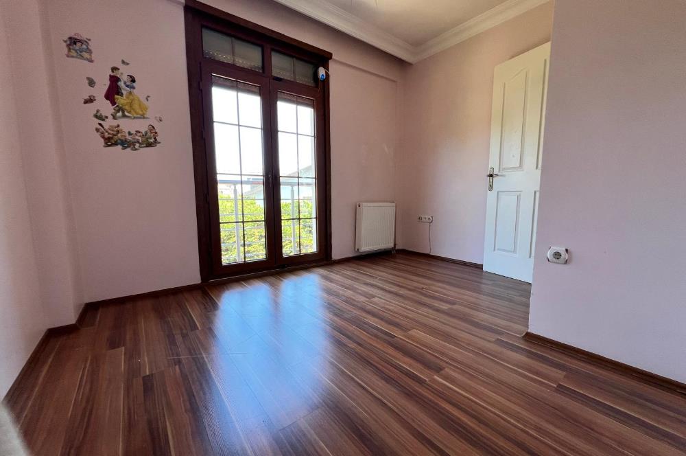 Kilyos Merkez'de Köşe Konumda Tam Müstakil 6+1 Satılık Villa