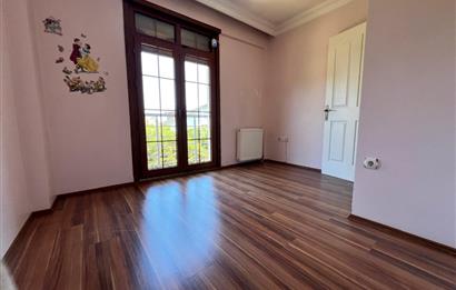 Kilyos Merkez'de Köşe Konumda Tam Müstakil 6+1 Satılık Villa