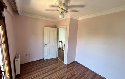 Kilyos Merkez'de Köşe Konumda Tam Müstakil 6+1 Satılık Villa