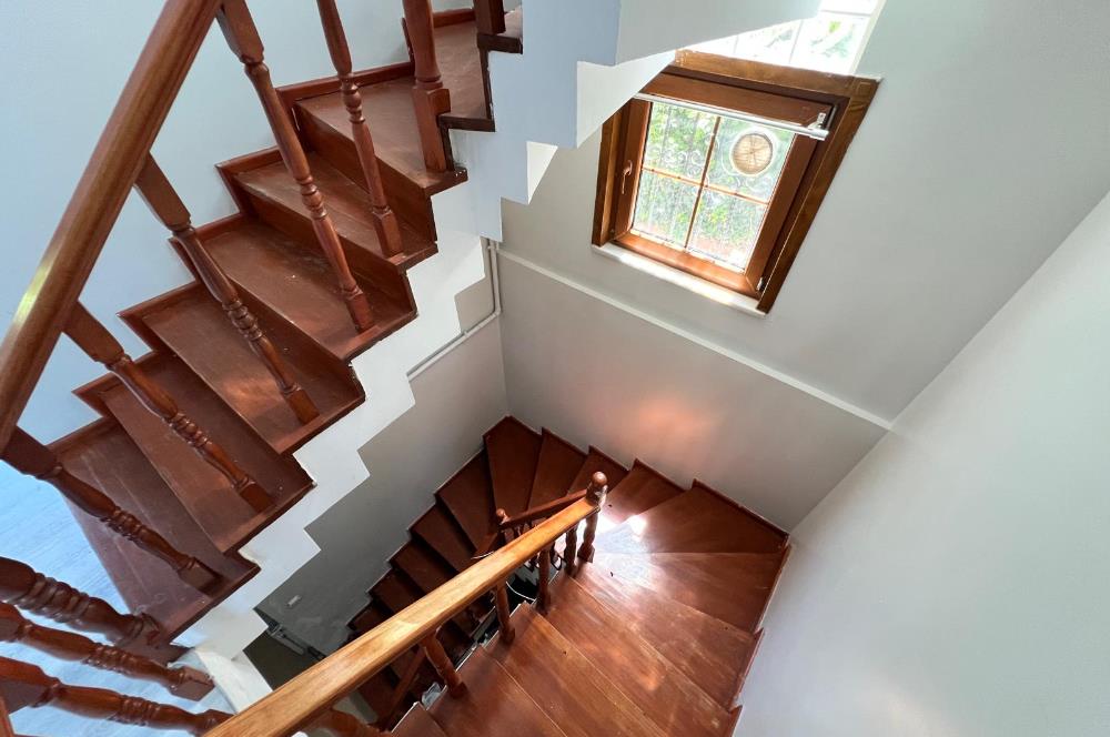 Kilyos Merkez'de Köşe Konumda Tam Müstakil 6+1 Satılık Villa