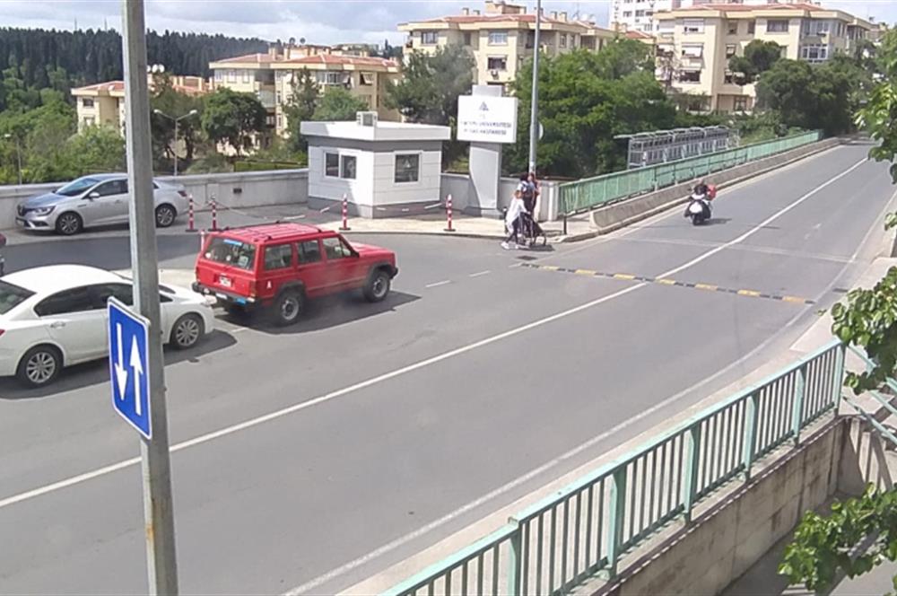 KOŞUYOLU YEDİTEPE HASTANESİ KARŞISINDA SATILIK KÖŞE DAİRE...