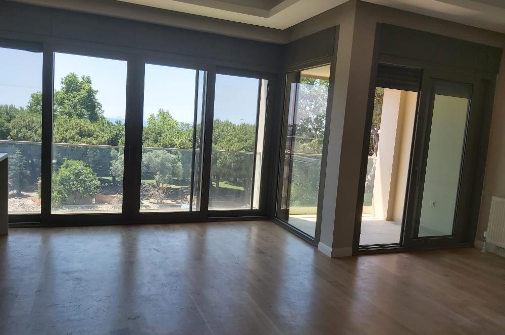 Suadiye Sahilde Kısmi Deniz Görür 2,5 + 1 Sıfır Daire