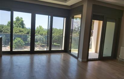 Suadiye Sahilde Kısmi Deniz Görür 2,5 + 1 Sıfır Daire