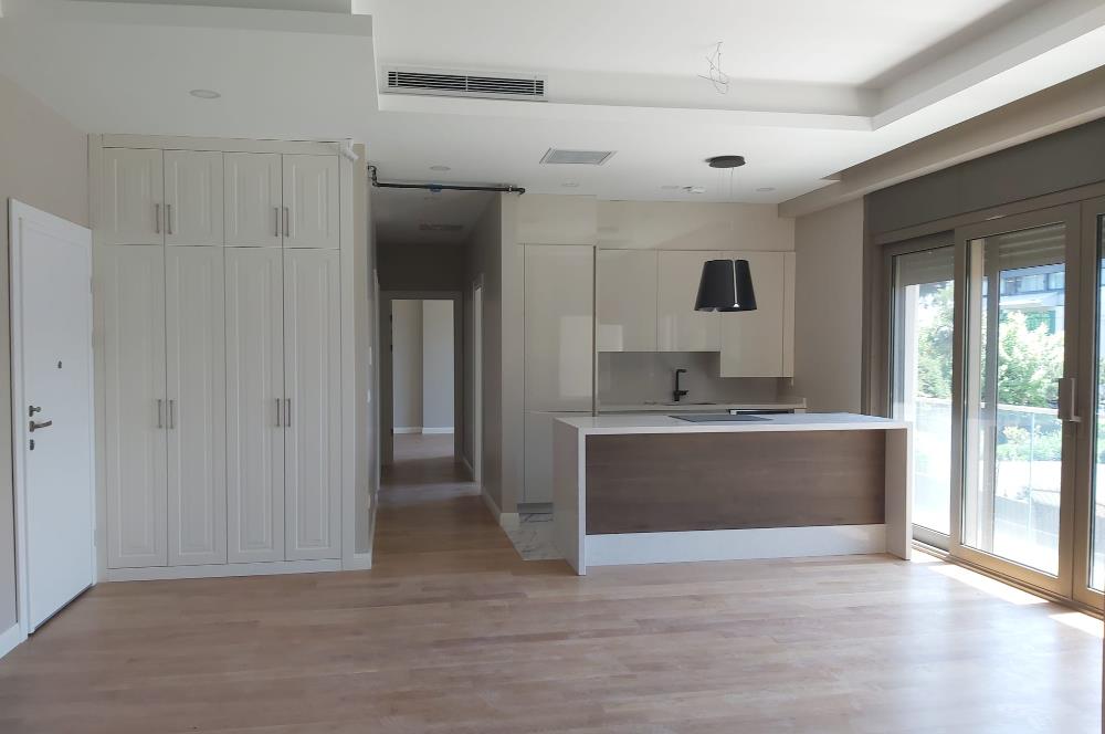 Suadiye Sahilde Kısmi Deniz Görür 2,5 + 1 Sıfır Daire
