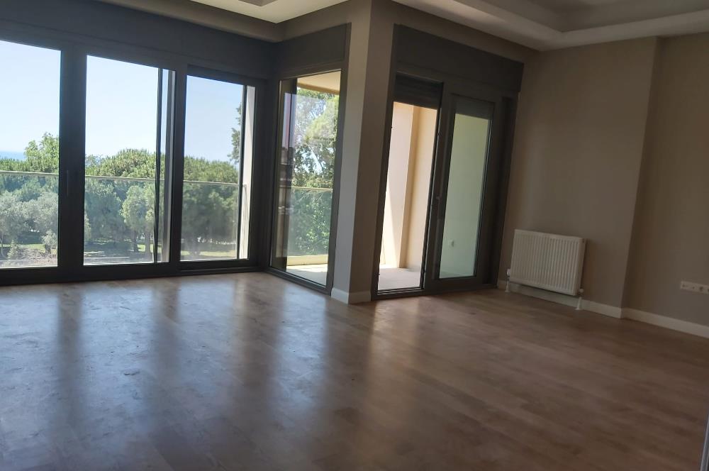 Suadiye Sahilde Kısmi Deniz Görür 2,5 + 1 Sıfır Daire