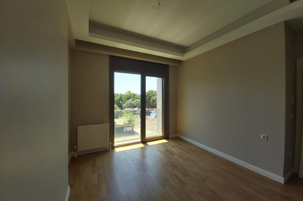 Suadiye Sahilde Kısmi Deniz Görür 2,5 + 1 Sıfır Daire