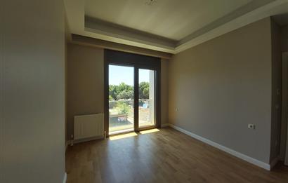 Suadiye Sahilde Kısmi Deniz Görür 2,5 + 1 Sıfır Daire