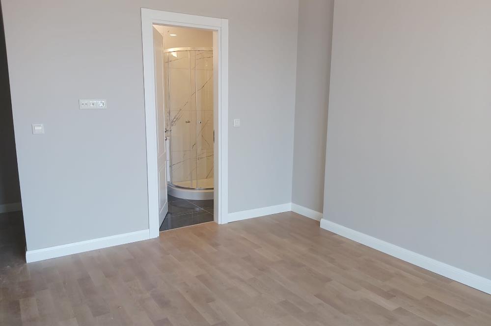 Suadiye Sahilde Kısmi Deniz Görür 2,5 + 1 Sıfır Daire