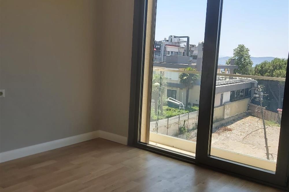 Suadiye Sahilde Kısmi Deniz Görür 2,5 + 1 Sıfır Daire