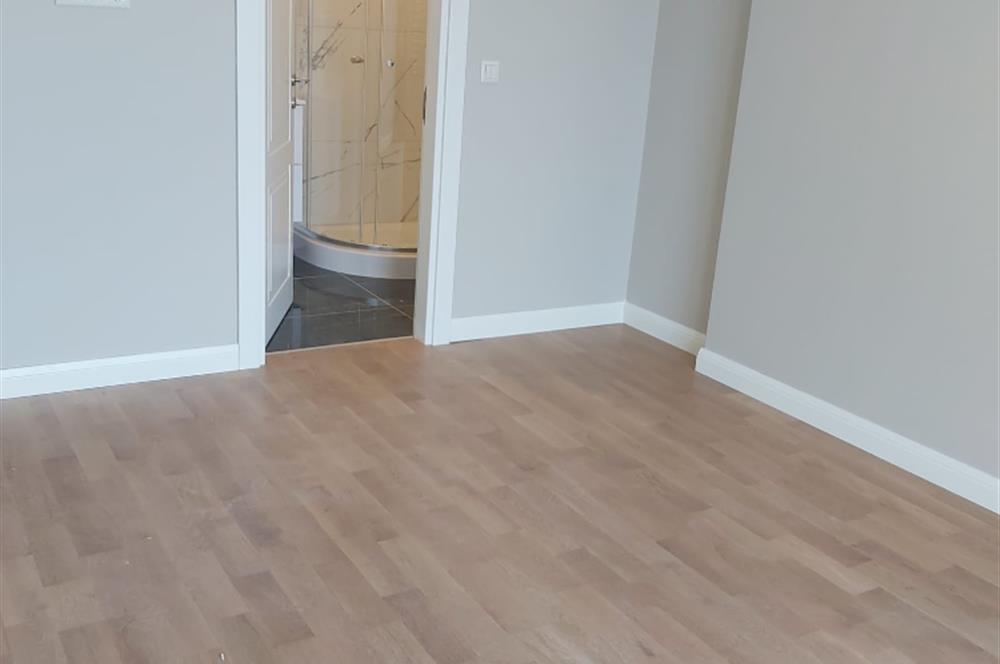 Suadiye Sahilde Kısmi Deniz Görür 2,5 + 1 Sıfır Daire