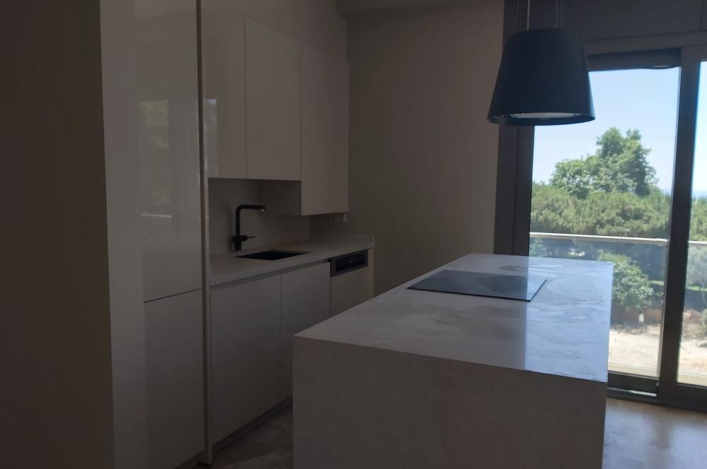 Suadiye Sahilde Kısmi Deniz Görür 2,5 + 1 Sıfır Daire