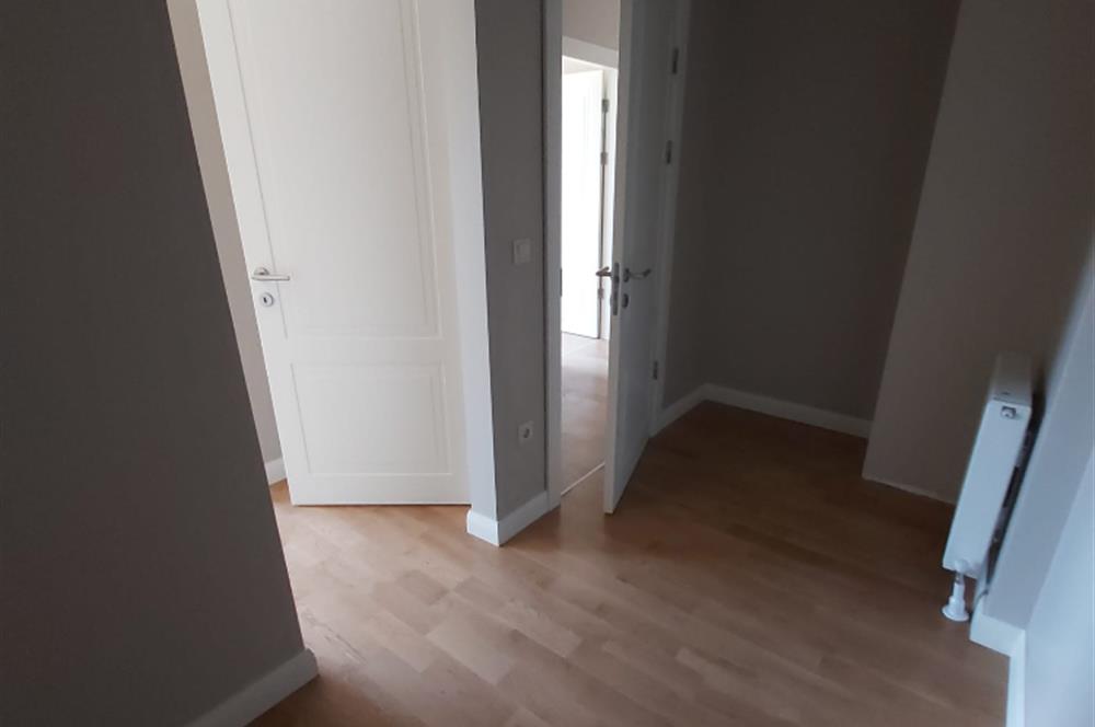 Suadiye Sahilde Kısmi Deniz Görür 2,5 + 1 Sıfır Daire
