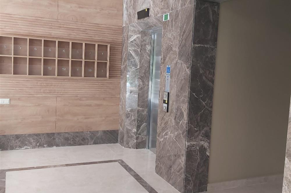 Suadiye Sahilde Kısmi Deniz Görür 2,5 + 1 Sıfır Daire