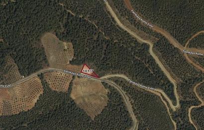 DENİZLİ KALE ESENKAYA'DA SATILIK YOL ÜZERİ YATIRIMLIK TARLA