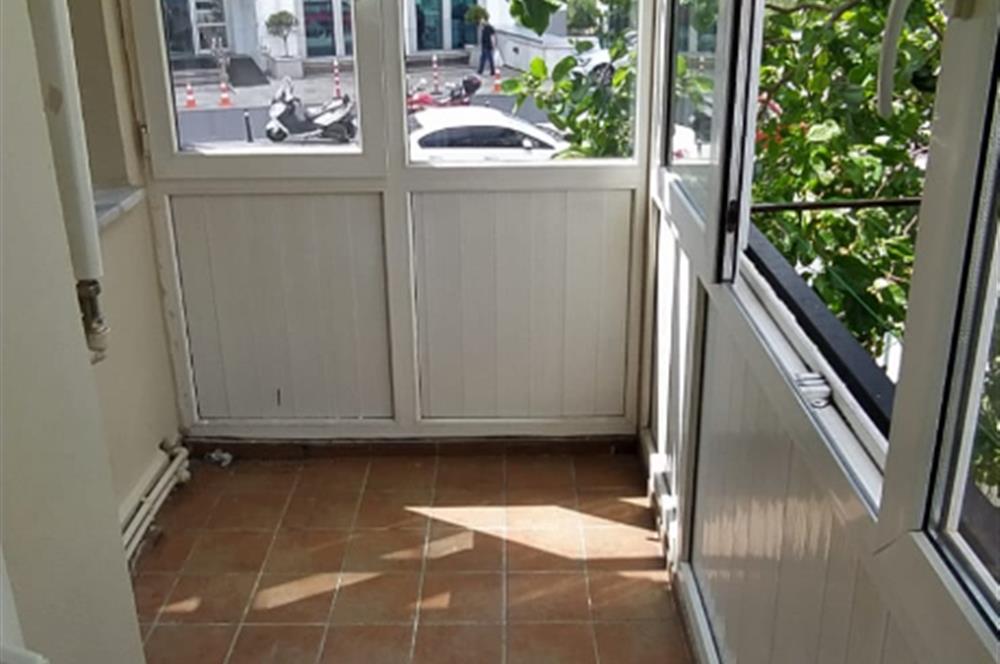 KOŞUYOLU YEDİTEPE HASTANESİ KARŞISINDA SATILIK KÖŞE DAİRE...