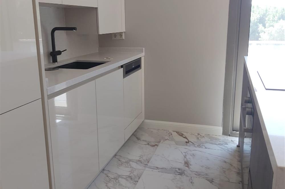 C21 Sahra dan Suadiye Sahilde Kısmi Deniz Görür 2,5 + 1 Sıfır Daire