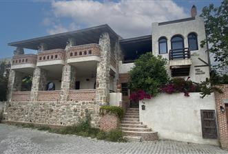 Bodrum Yalıkavak Geriş'te Deniz Manzaralı Satılık Orjinal Taş Ev