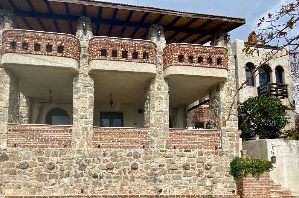 Bodrum Yalıkavak Geriş'te Deniz Manzaralı Satılık Orjinal Taş Ev