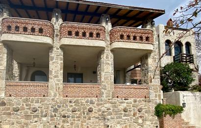 Bodrum Yalıkavak Geriş'te Deniz Manzaralı Satılık Orjinal Taş Ev