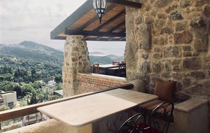 Bodrum Yalıkavak Geriş'te Deniz Manzaralı Satılık Orjinal Taş Ev