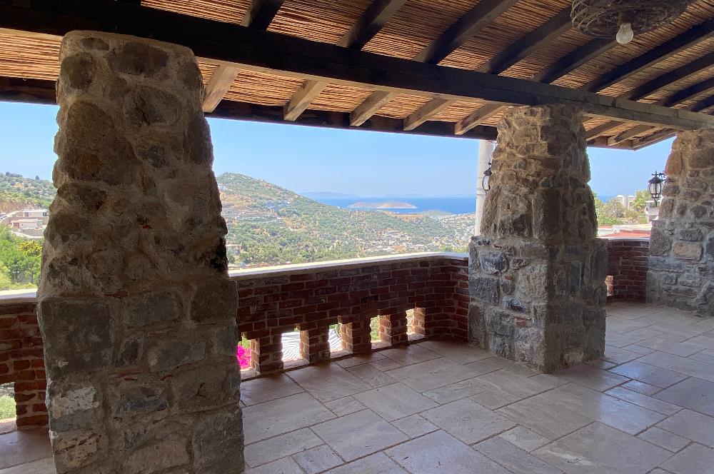Bodrum Yalıkavak Geriş'te Deniz Manzaralı Satılık Orjinal Taş Ev