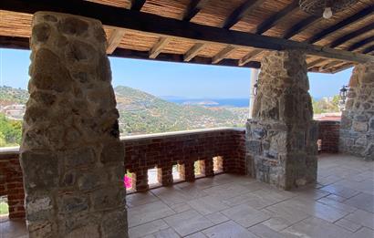 Bodrum Yalıkavak Geriş'te Deniz Manzaralı Satılık Orjinal Taş Ev