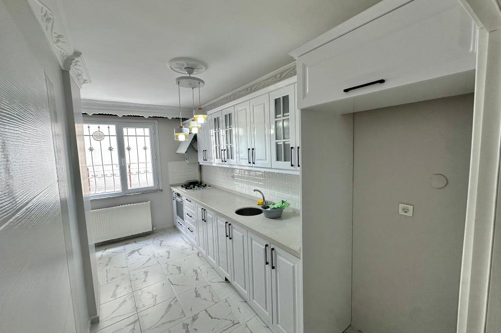Arnavutköy Merkezde Cadde Üzeri Kiralık Eşyalı 2+1 Daire