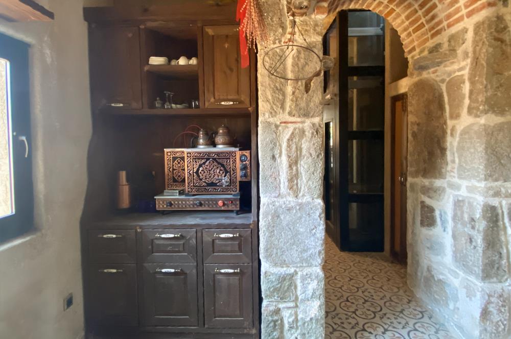 Bodrum Yalıkavak Geriş'te Deniz Manzaralı Satılık Orjinal Taş Ev