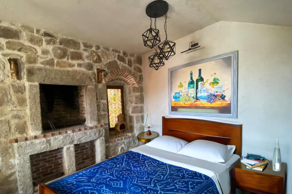 Bodrum Yalıkavak Geriş'te Deniz Manzaralı Satılık Orjinal Taş Ev