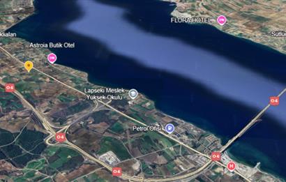 ÇANAKKALE LAPSEKİ'DE MERKEZİ KONUMDA 5.064 m2 YATIRIMLIK TARLA