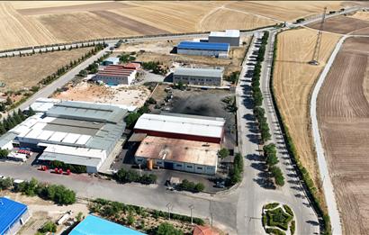 KIRŞEHİR OSB İÇİNDE KÖŞE PARSEL 3.000 m2 KAPALI ALANLI SATILIK FABRİKA