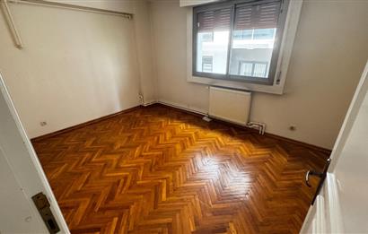 Bostanli Akbank Sokaklarinda Tramvaya Yakini 3+1 Kiralik