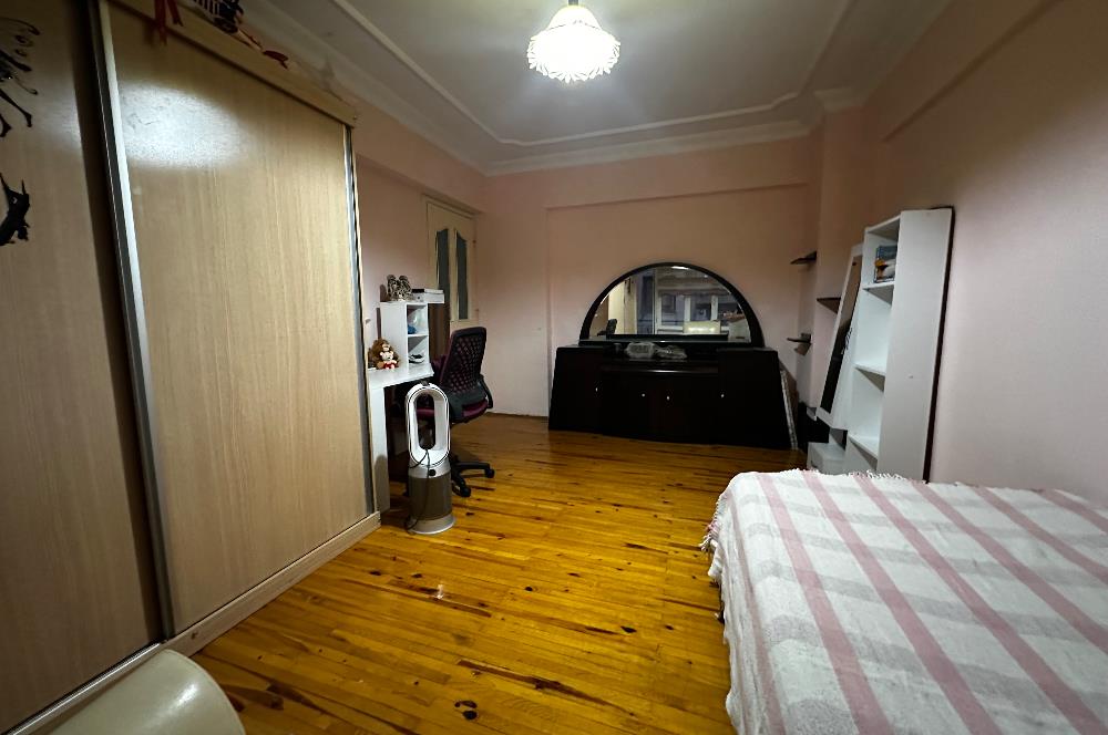 İSTİKLAL CADDESİ ÜZERİ 3+1 SATILIK FIRSAT DAİRE