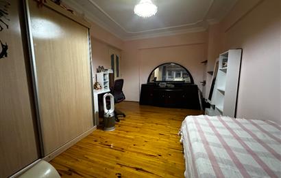 İSTİKLAL CADDESİ ÜZERİ 3+1 SATILIK FIRSAT DAİRE