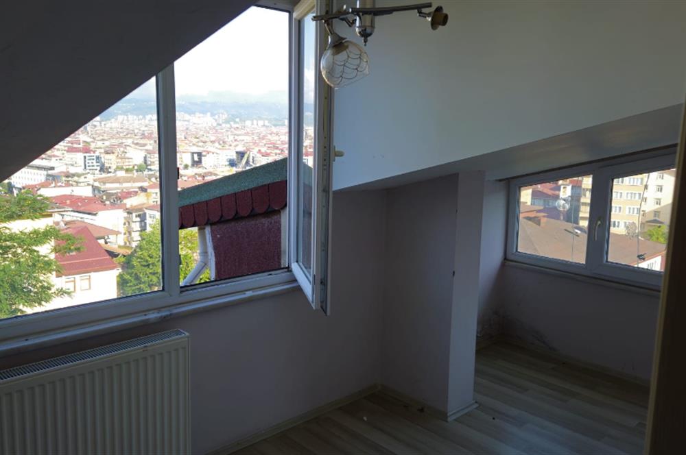 Ordu Merkez'de Deniz Manzaralı, Ferah ve Kullanışlı 3+1 Satılık Çatı Katı Daire