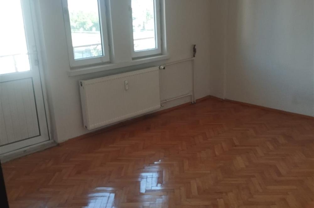 CENTURY 21 PLUS'DAN SELÇUKLUDA ANA CADDE ÜZERİ 3+1 KİRALIK DAİRE