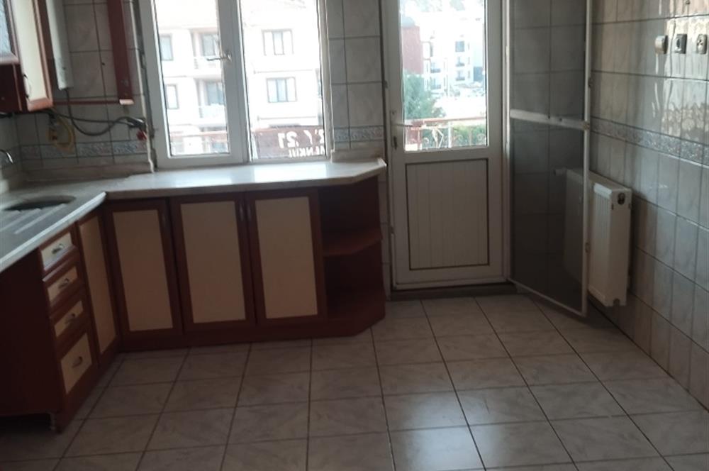 CENTURY 21 PLUS'DAN SELÇUKLUDA ANA CADDE ÜZERİ 3+1 KİRALIK DAİRE