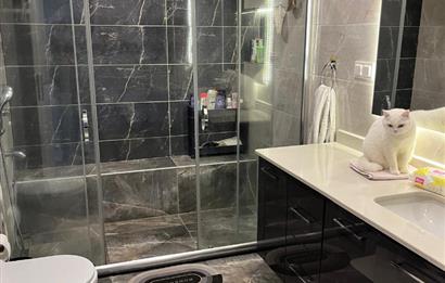 KADIKÖY ERENKÖY MAHALLESİNDE GÜVENLİKLİ GENİŞ BAKIMLI KİRALIÖ
