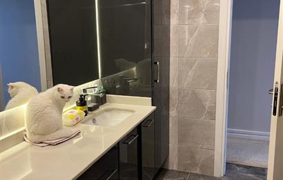 KADIKÖY ERENKÖY MAHALLESİNDE GÜVENLİKLİ GENİŞ BAKIMLI KİRALIÖ